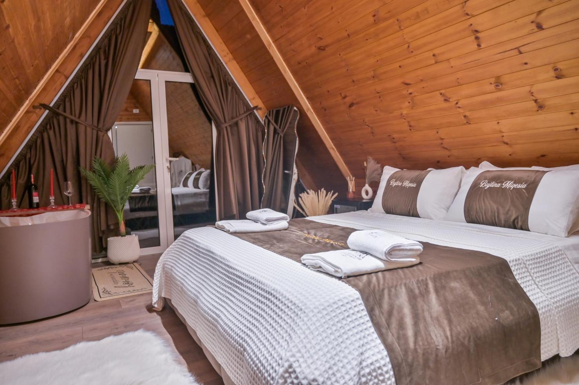 テス Bujtina Miqesia Bed & Breakfast エクステリア 写真
